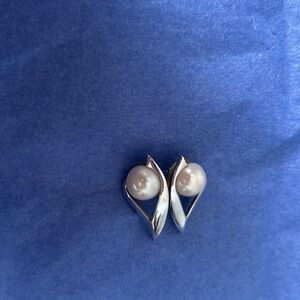 Pearls Earrings Vintage white Gold Plated Flower Buds Elegant Fabulous!